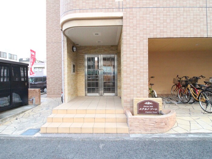 物件外観写真5　(エントランス部分)