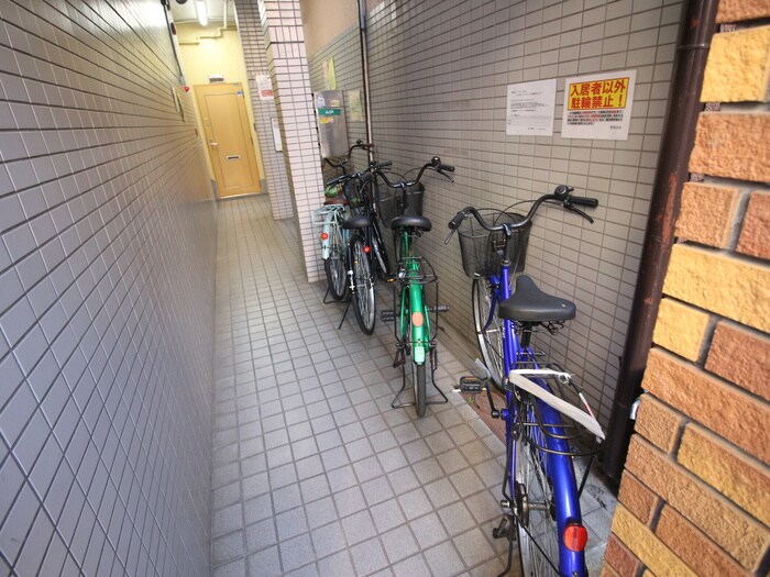物件外観写真3　(駐輪場)