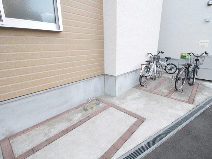 物件外観写真4　(駐輪場)