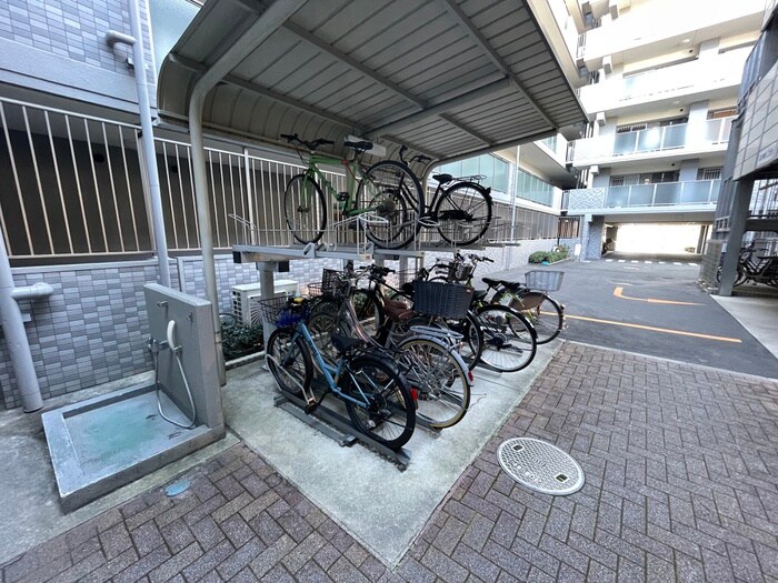 物件外観写真4　(駐輪場)