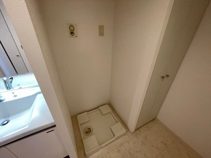 物件内観写真14　(洗濯機置場)