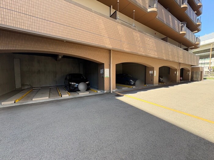 物件外観写真4　(駐車場)