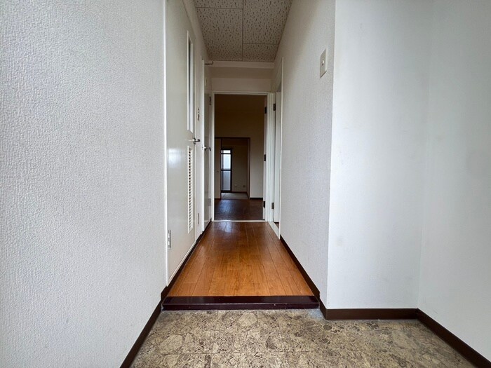 物件内観写真12　(廊下)