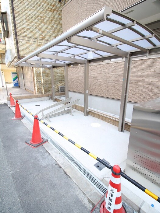 物件外観写真4　(駐輪場)