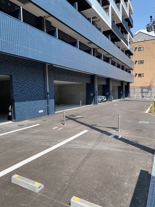 物件外観写真3　(駐車場)