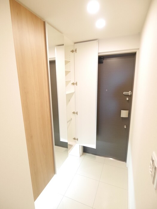 物件内観写真16　(玄関)