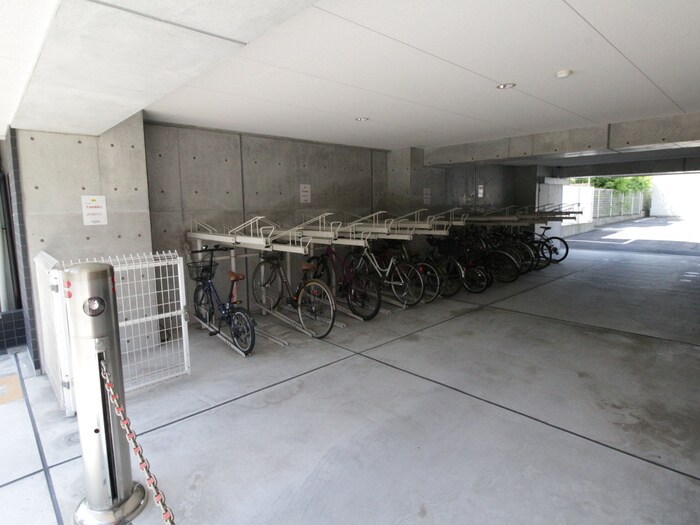 物件外観写真6　(駐輪場)