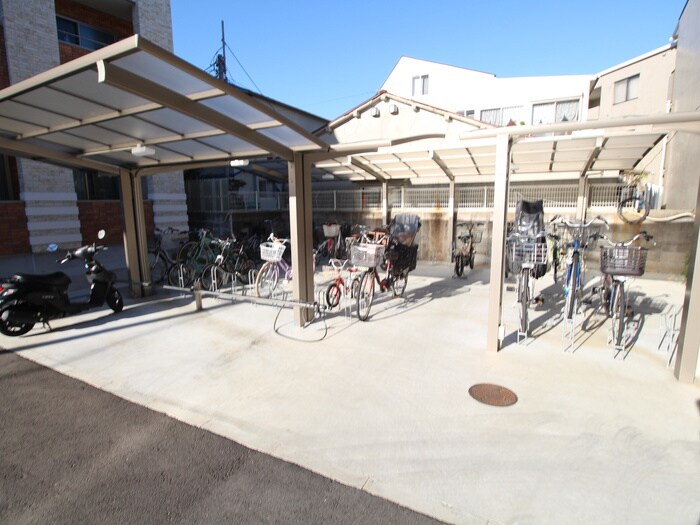 物件外観写真3　(駐輪場)