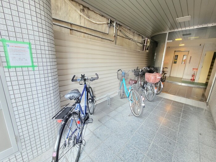 物件外観写真5　(駐輪場)