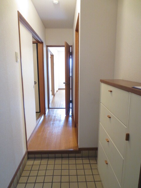 物件内観写真11　(玄関)