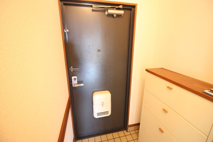 物件内観写真16　(玄関)