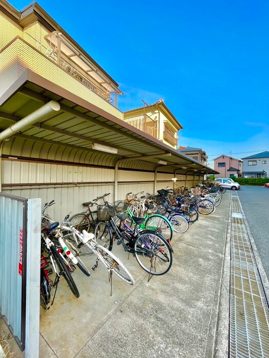 物件外観写真5　(駐輪場)