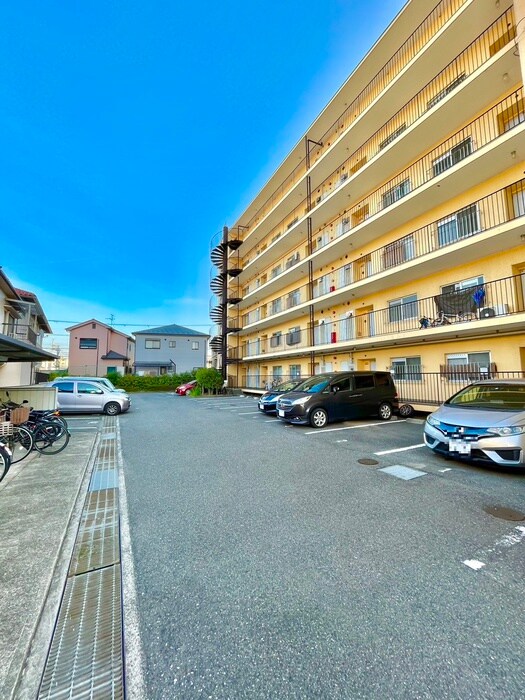 物件外観写真6　(駐車場)