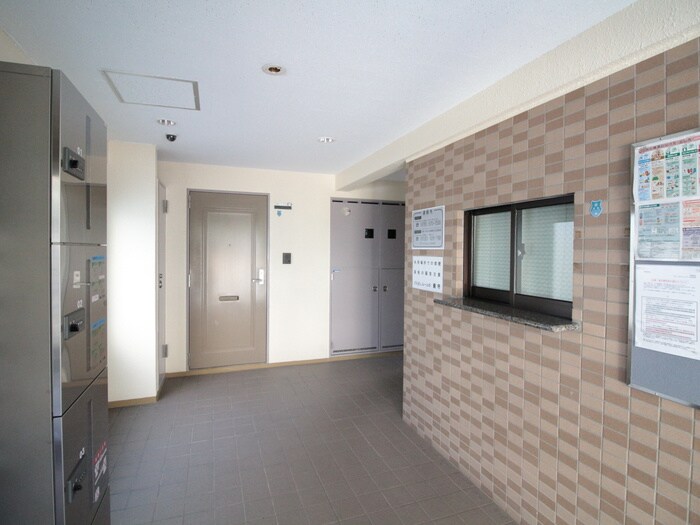 物件外観写真4　(エントランス部分)