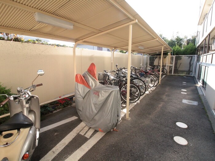 物件外観写真6　(駐輪場)
