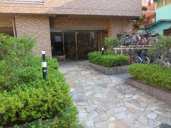 物件外観写真2　(エントランス部分)