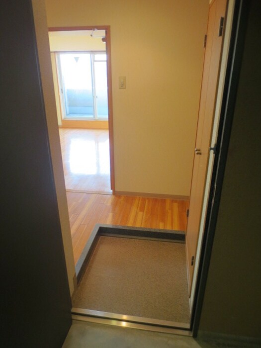 物件内観写真10　(玄関)