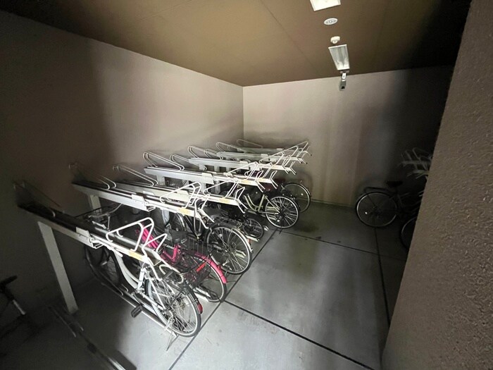 物件外観写真4　(駐輪場)