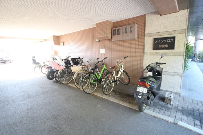 物件外観写真2　(駐輪場)