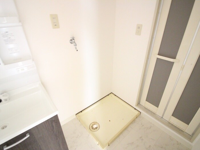 物件内観写真13　(洗濯機置場)