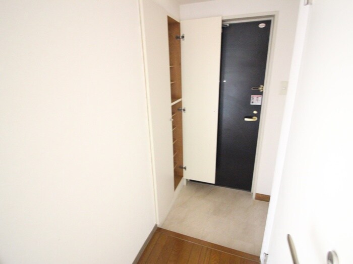 物件内観写真16　(玄関)