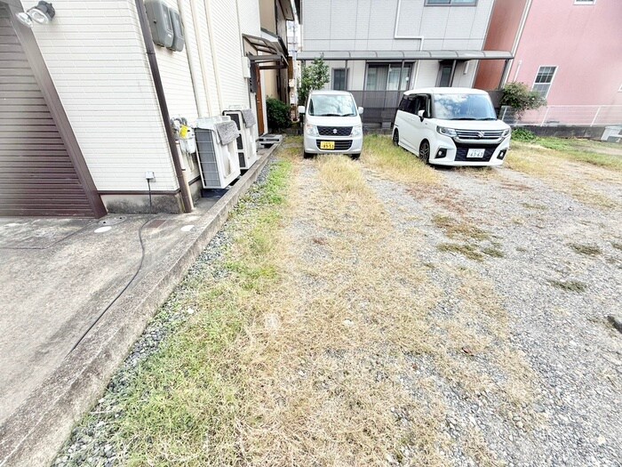 物件外観写真4　(駐車場)