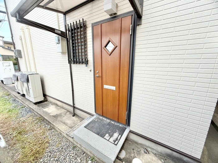 物件外観写真5　(エントランス部分)