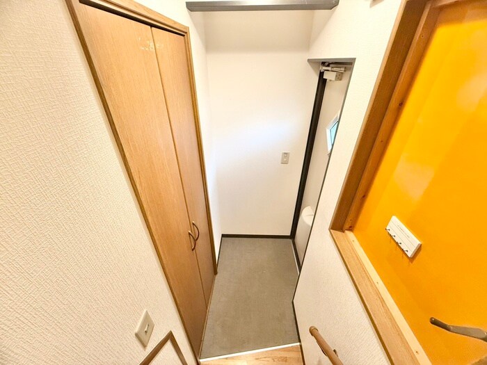 物件内観写真16　(玄関)