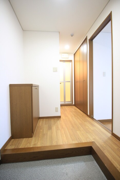 物件内観写真7　(玄関)