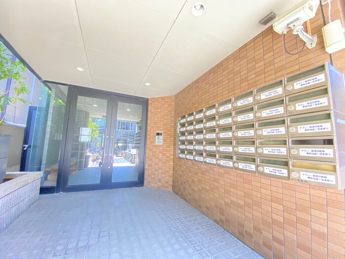物件外観写真4　(エントランス部分)