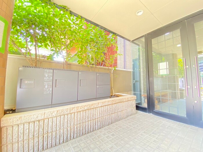 物件外観写真5　(エントランス部分)