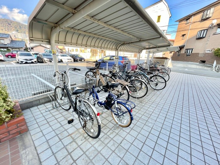 物件外観写真4　(駐輪場)