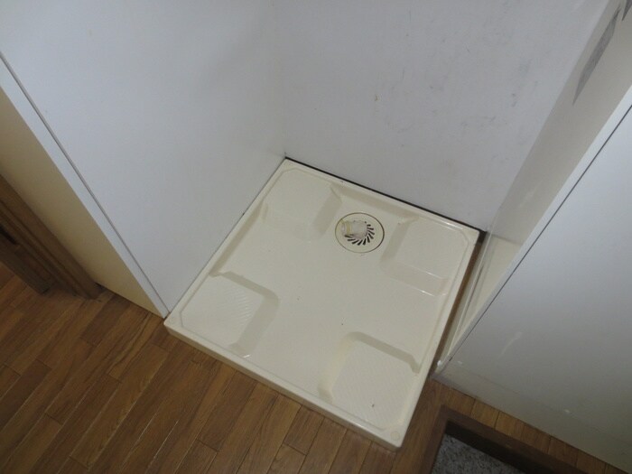 物件内観写真16　(洗濯機置場)