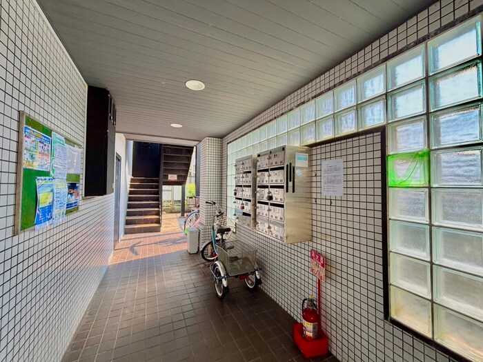 物件外観写真5　(エントランス部分)