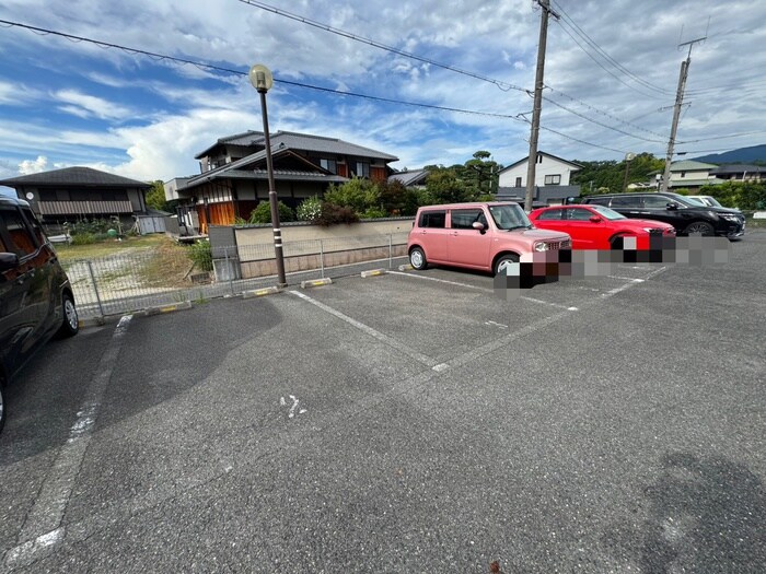 物件外観写真3　(駐車場)