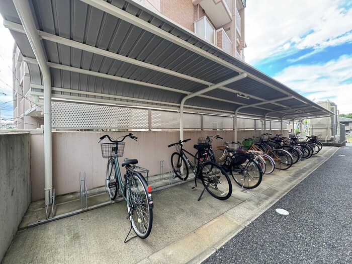物件外観写真4　(駐輪場)