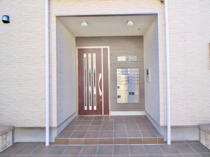 物件外観写真4　(エントランス部分)