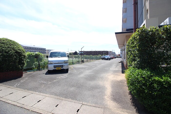 物件外観写真5　(駐車場)