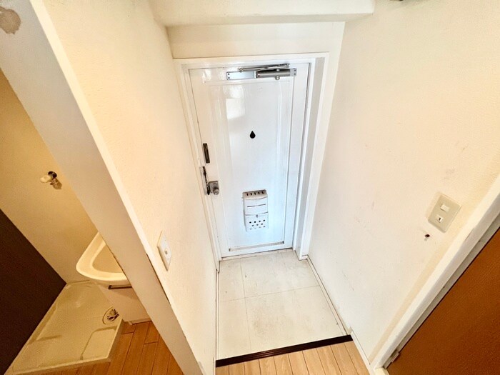 物件内観写真11　(玄関)