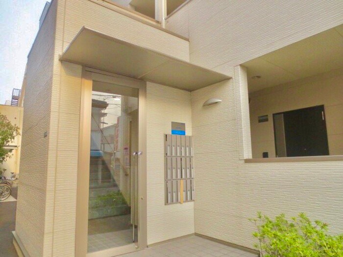 物件外観写真4　(エントランス部分)