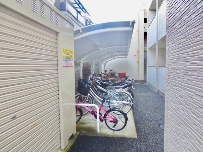 物件外観写真5　(駐輪場)