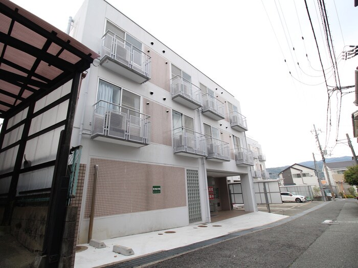 物件外観写真2　(駐車場)