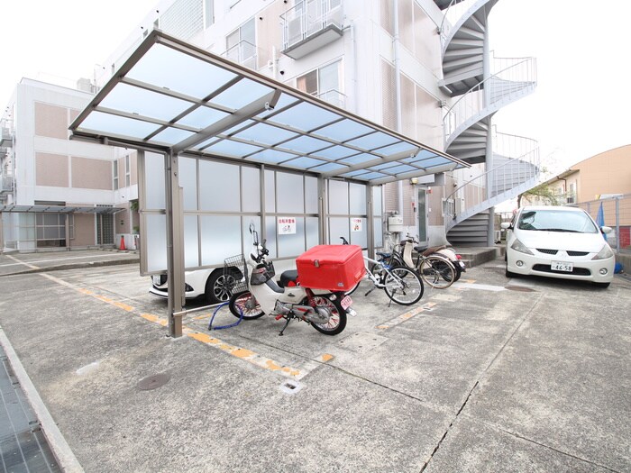 物件外観写真3　(駐輪場)