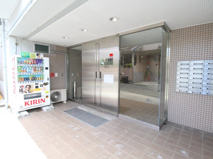 物件外観写真4　(エントランス部分)