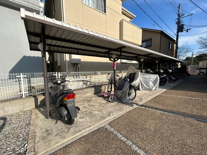 物件外観写真4　(駐輪場)