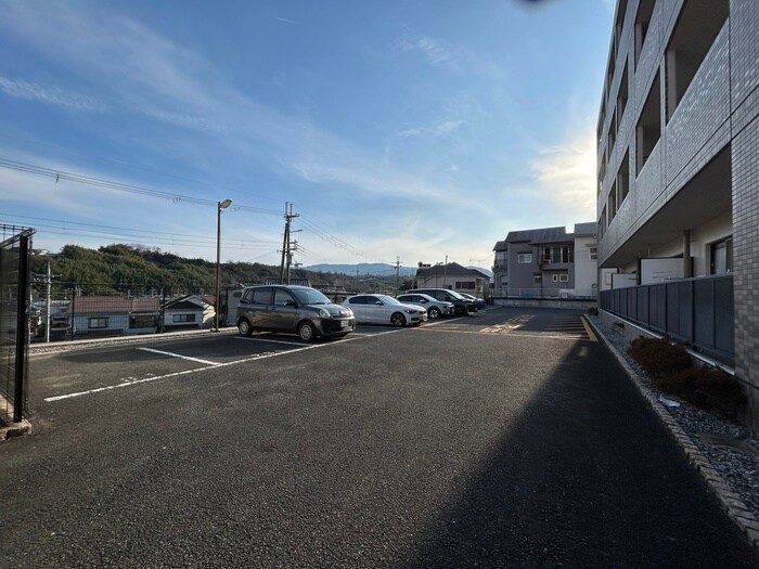 物件外観写真5　(駐車場)
