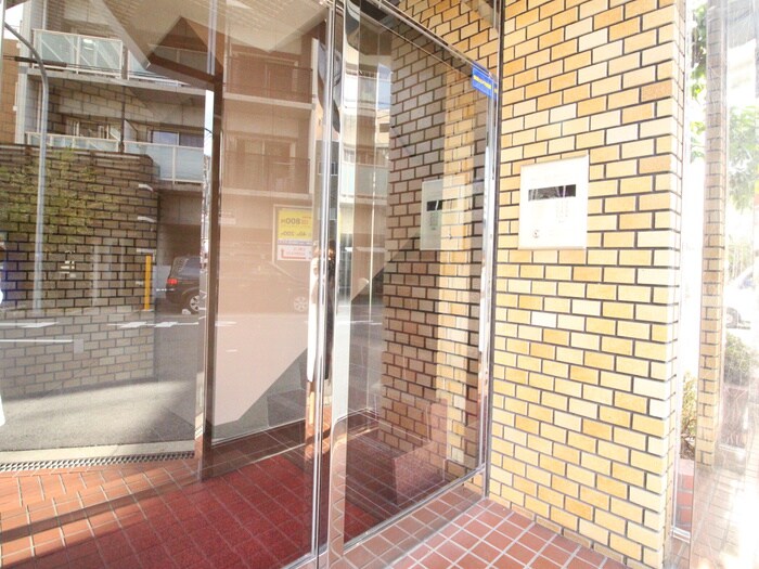 物件外観写真4　(エントランス部分)