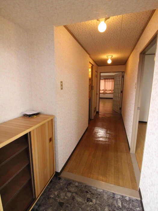 物件内観写真16　(玄関)