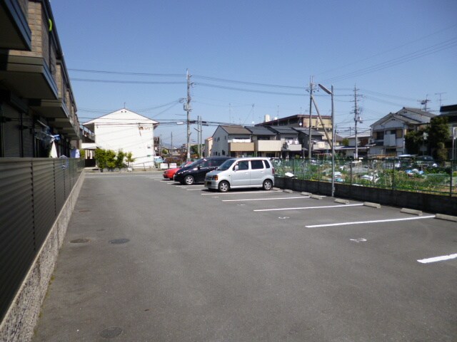物件外観写真3　(駐車場)