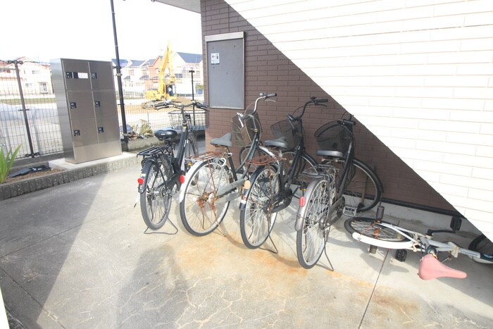 物件外観写真3　(駐輪場)